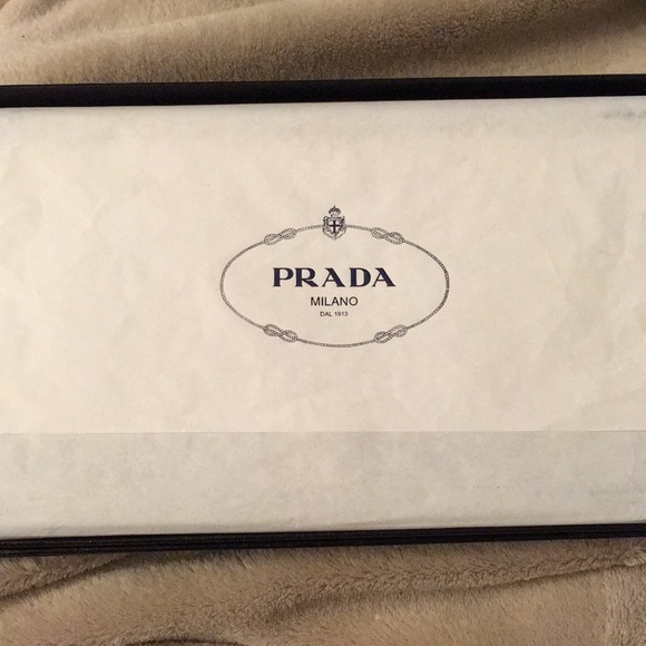 Large Prada wallet - Picture 2 of 6